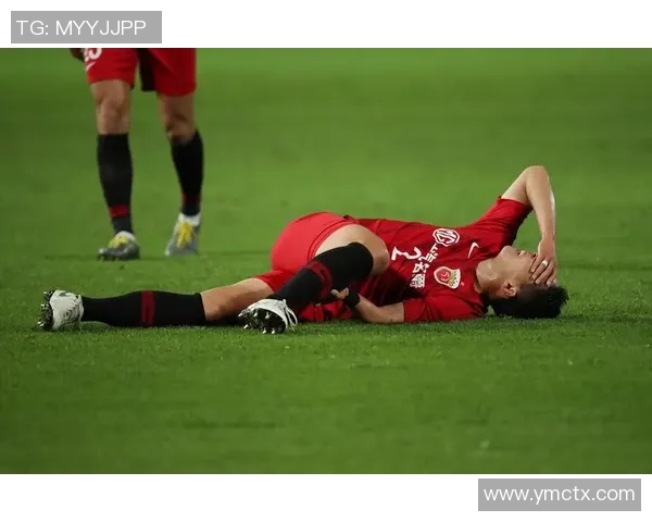 足球意外伤害事件频发如何有效预防被足球砸伤的风险与应对措施